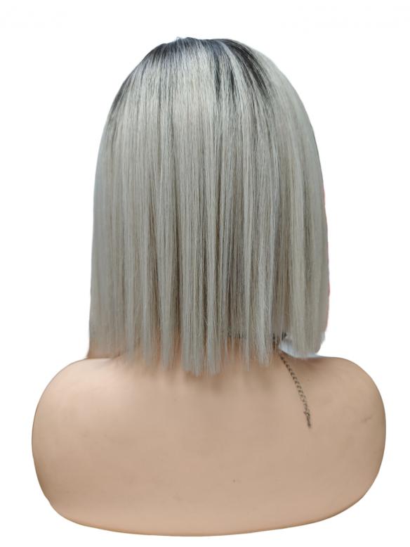 Glatte Bob-Kunsthaarperücke in Silberblond mit dunklem Ansatz und schrägem Pony (Pre-Cut Lace) DLP077