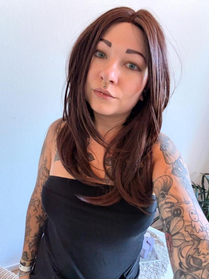 Lange Kunsthaarperücke – Dunkelrötliches Braun (Lace Front) DLP011