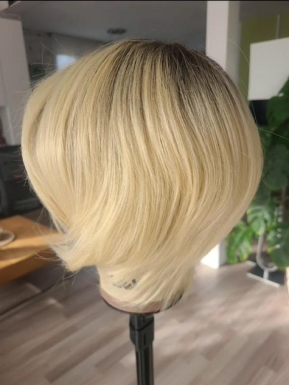 Coole kurze synthetische Perücke in goldblond (Basis kappe) DBK014