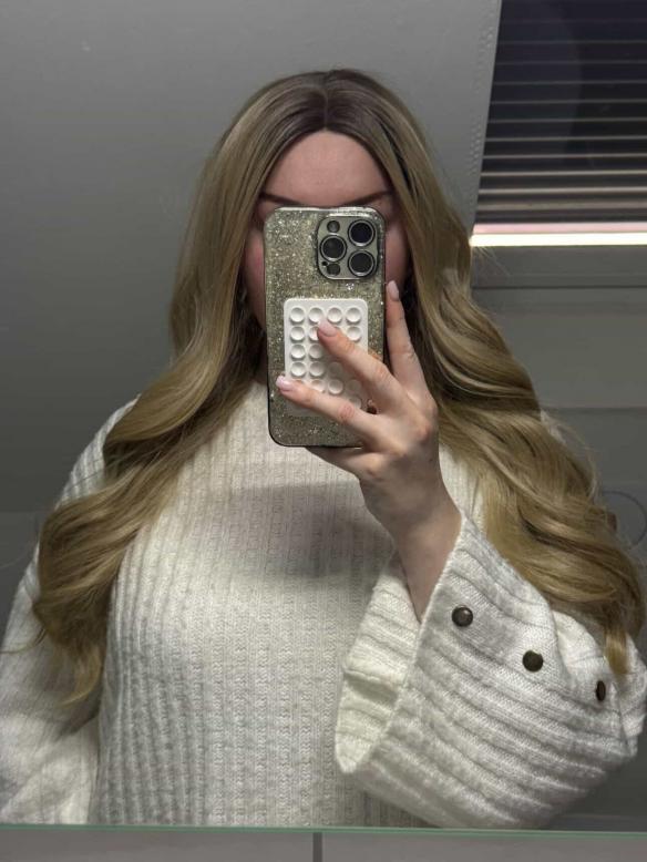 65 cm Lange Goldene Wellenperücke – Traumhaft fließende Synthetikhaare für glamourösen Look (Lace Front) DLP060