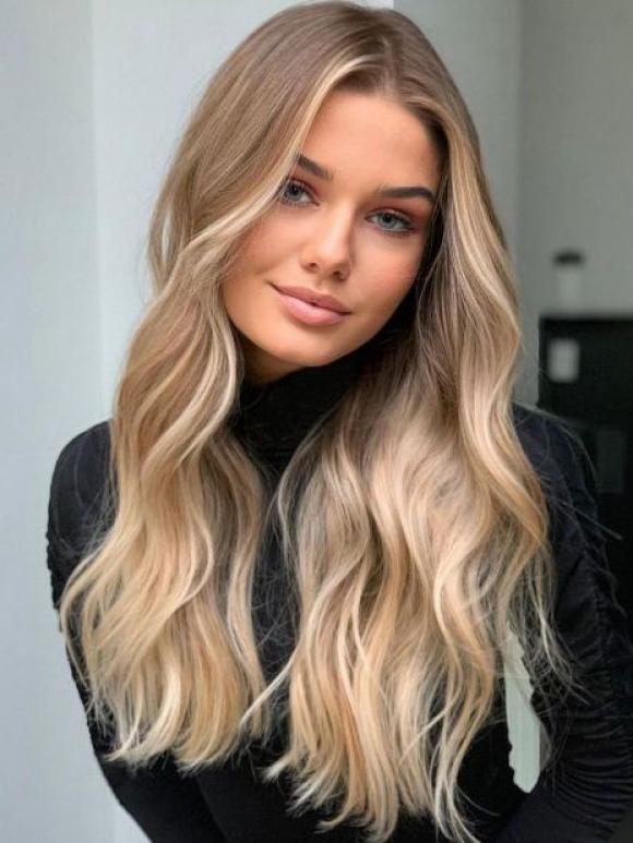 Blonde Lockenperücke – 70 Cm Lang, Hitzebeständige Kunstfaser | Für Karneval, Cosplay, Halloween & Alltag