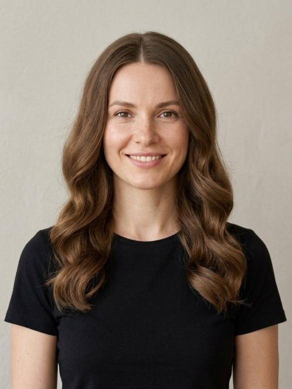 Lange Echthaarperücke in Naturbraun – Weiche Wave Locken mit Mittelscheitel & natürlicher Haarlinie EH073