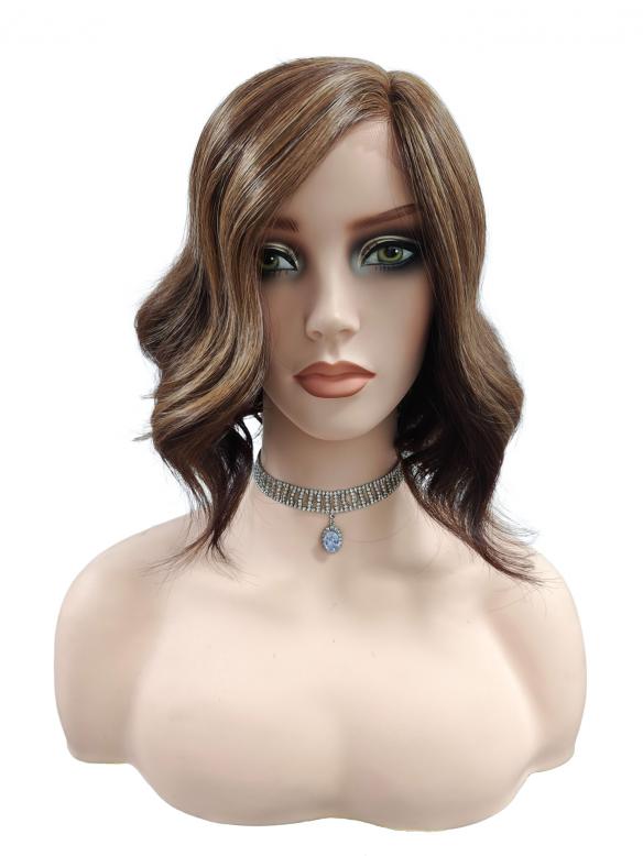 Synthetische Perücke in Hellbraun mit Wellen und Highlights DLP038