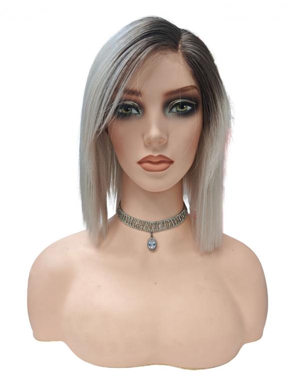 Glatte Bob-Kunsthaarperücke in Silberblond mit dunklem Ansatz und schrägem Pony (Pre-Cut Lace) DLP077