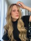 65 cm Lange Goldene Wellenperücke – Traumhaft fließende Synthetikhaare für glamourösen Look (Lace Front) DLP060