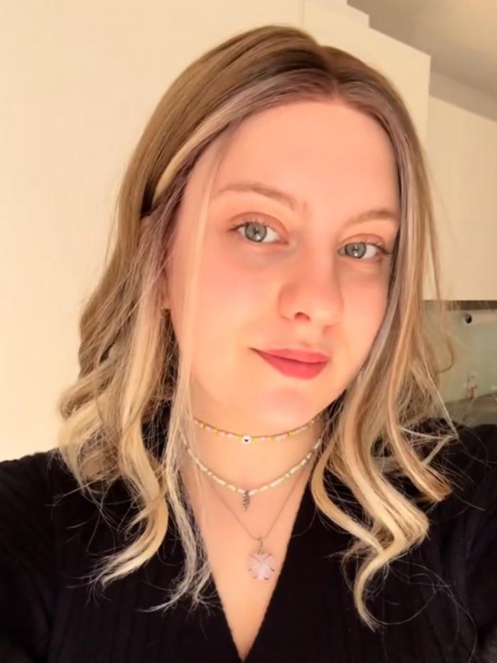 Gewellte Perücke in Hellbraun mit Blond-Highlights (Lace Part) DLP042