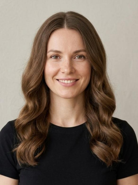 Lange Echthaarperücke in Naturbraun – Weiche Wave Locken mit Mittelscheitel & natürlicher Haarlinie EH073
