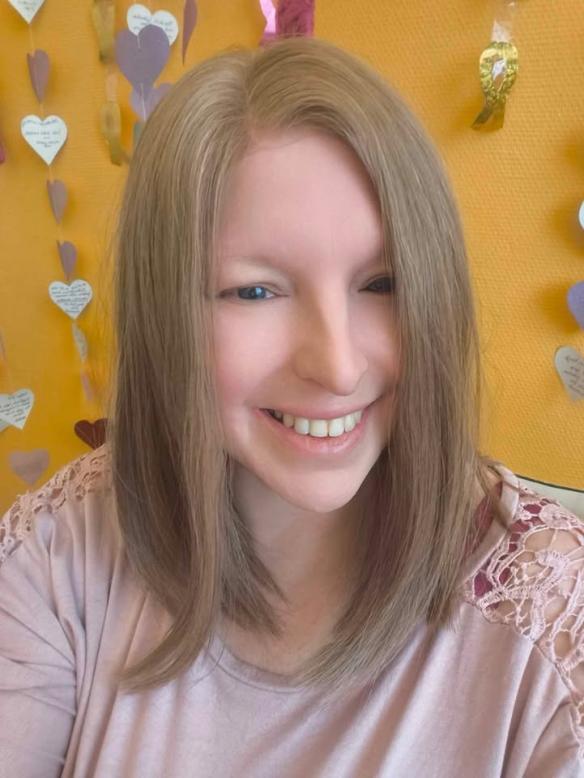 Braunblonde glatte Kunsthaarperücke – Schulterlang, seidig weich (Lace Front) DLP057