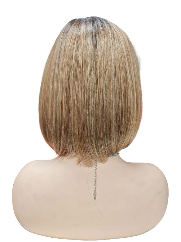 Glatte Kunsthaarperücke in Blond Mix mit dunklem Ansatz und Seitenscheitel (Pre-Cut Lace) DLP078
