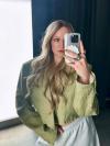 65 cm Lange Goldene Wellenperücke – Traumhaft fließende Synthetikhaare für glamourösen Look (Lace Front) DLP060