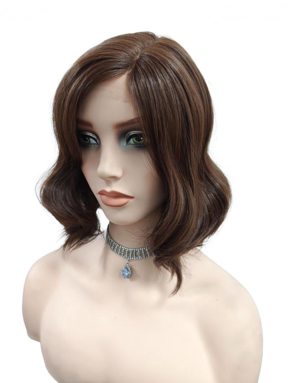 Synthetische Perücke in warmbraun mit gewelltem Stufenschnitt (Lace Part) DLP024