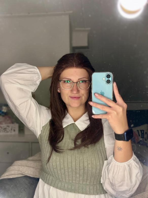 Lange synthetische Perücke in dunkelrötlichem Braun (Lace Part) DLP011