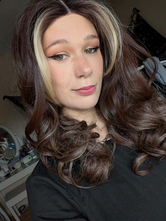 Gewellte Kunsthaarperücke links gescheitelt rotbraun blonde Strähnen vorne (Lace Part) DLP059