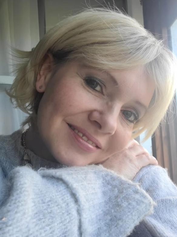 Coole kurze synthetische Perücke in goldblond (Basis kappe) DBK014