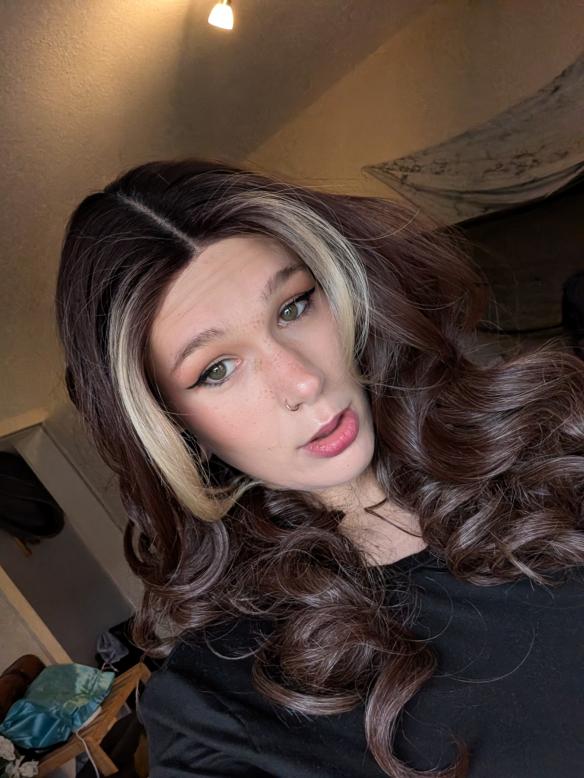 Gewellte Kunsthaarperücke links gescheitelt rotbraun blonde Strähnen vorne (Lace Part) DLP059