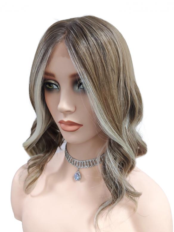 Gewellte Perücke in Hellbraun mit Platinblond-Highlights (Lace Part) DLP042