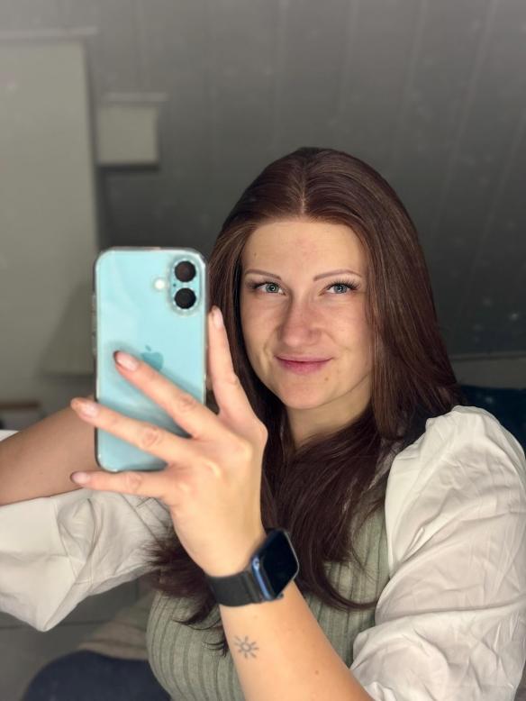 Lange synthetische Perücke in dunkelrötlichem Braun (Lace Part) DLP011