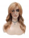 Wellige Kunsthaarperücke in Kupferblond mit Seitenscheitel und schrägem Pony (Pre-Cut Lace) DLP074