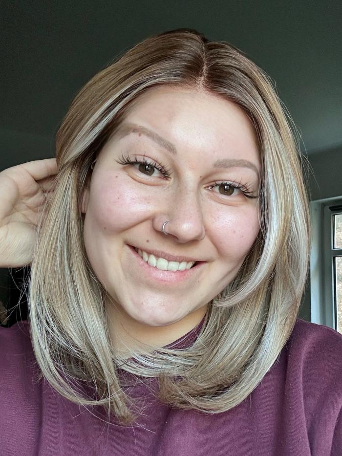 Kunsthaarperücke – Weißblond/Hellhonigblond Mix mit zwei platinblonden Strähnen vorne (Lace Front) DLP052