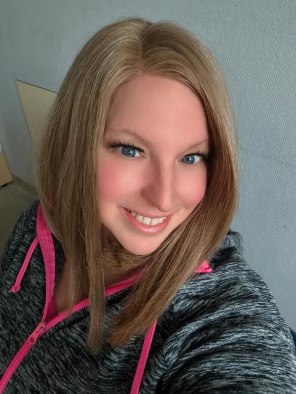 Braunblonde glatte Kunsthaarperücke – Schulterlang, seidig weich (Lace Front) DLP057