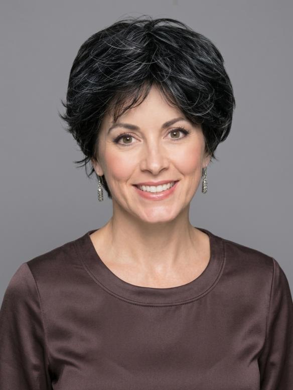 Pixie Cut Kunsthaarperücke in Schwarz mit Silbernen Strähnen – Natürliche Alltagsperücke (Basic Cap) DBK002