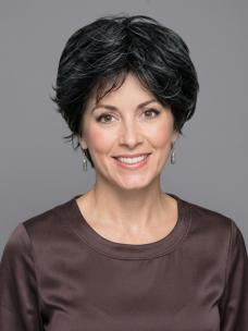 Pixie Cut Kunsthaarperücke in Schwarz mit Silbernen Strähnen – Natürliche Alltagsperücke (Basic Cap) DBK002