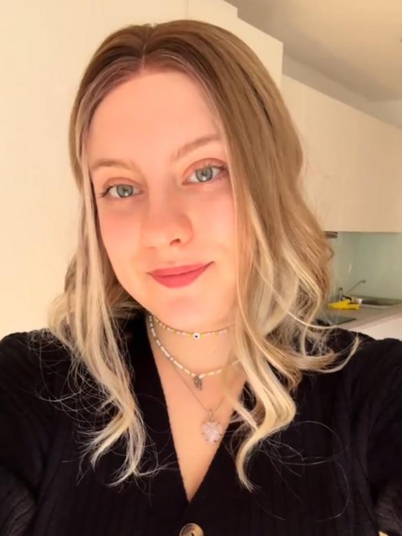 Gewellte Perücke in Hellbraun mit Blond-Highlights (Lace Part) DLP042