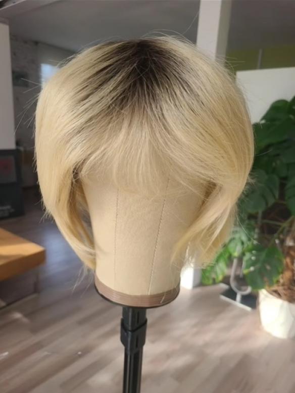 Coole kurze synthetische Perücke in goldblond (Basis kappe) DBK014