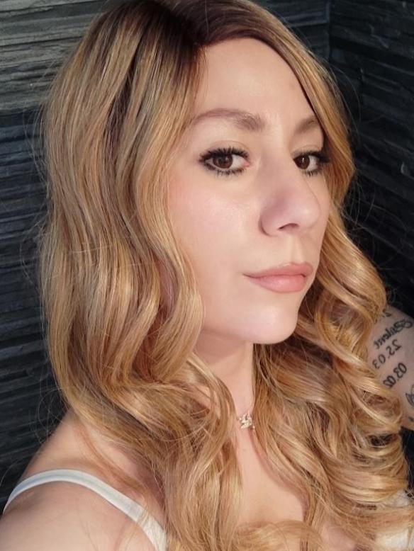 Kunsthaarperücke – Elegantes langes gewelltes Haar in Blond und Kastanienbraun (Lace Front) DLP033