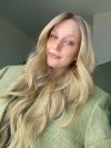 65 cm Lange Goldene Wellenperücke – Traumhaft fließende Synthetikhaare für glamourösen Look (Lace Front) DLP060