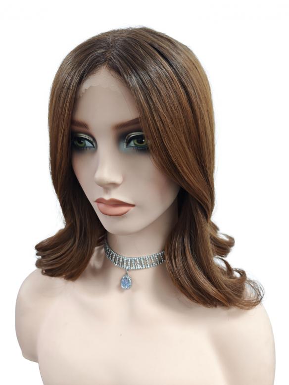 Schulterlange synthetische Perücke in Ingwerblond mit dunklem Ansatz und sanften Wellen (Lace Part) DLP019