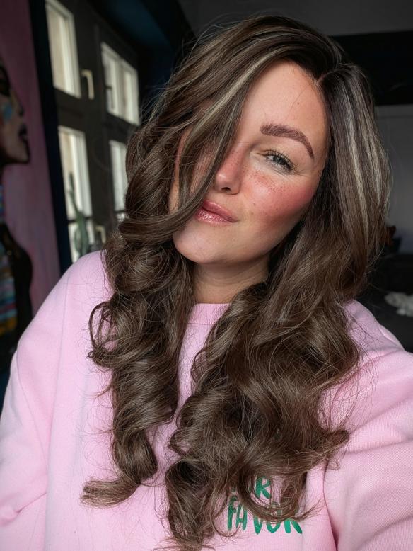 Hohe Dichte wellige synthetische Perücke in Braun mit honigblonden Highlights (Lace Part) DLP015