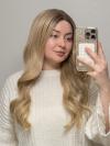 65 cm Lange Goldene Wellenperücke – Traumhaft fließende Synthetikhaare für glamourösen Look (Lace Front) DLP060