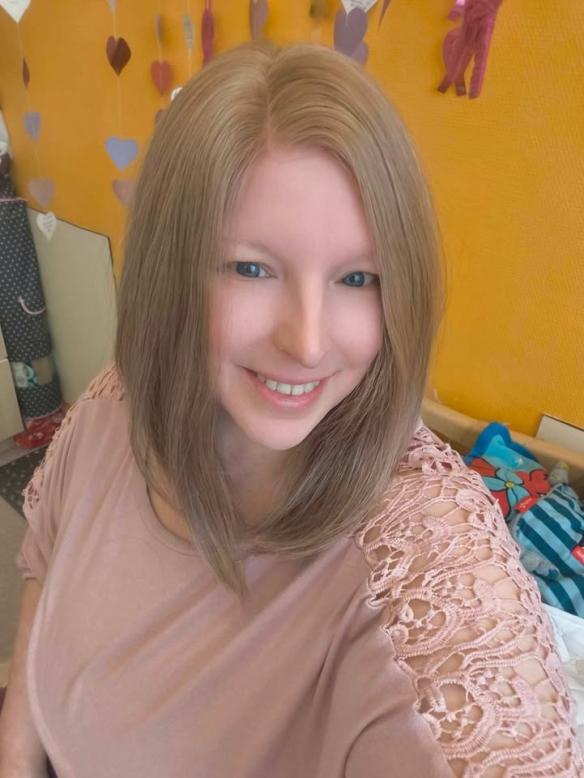 Braunblonde glatte Kunsthaarperücke – Schulterlang, seidig weich (Lace Front) DLP057