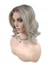 35 cm Lange Kunsthaarperücke in Grau und Hellblond mit Dunklem Ansatz (Lace Front) DLP063