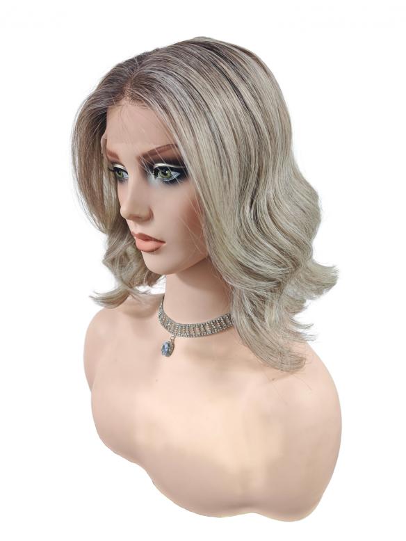 35 cm Lange Kunsthaarperücke in Grau und Hellblond mit Dunklem Ansatz (Lace Front) DLP063