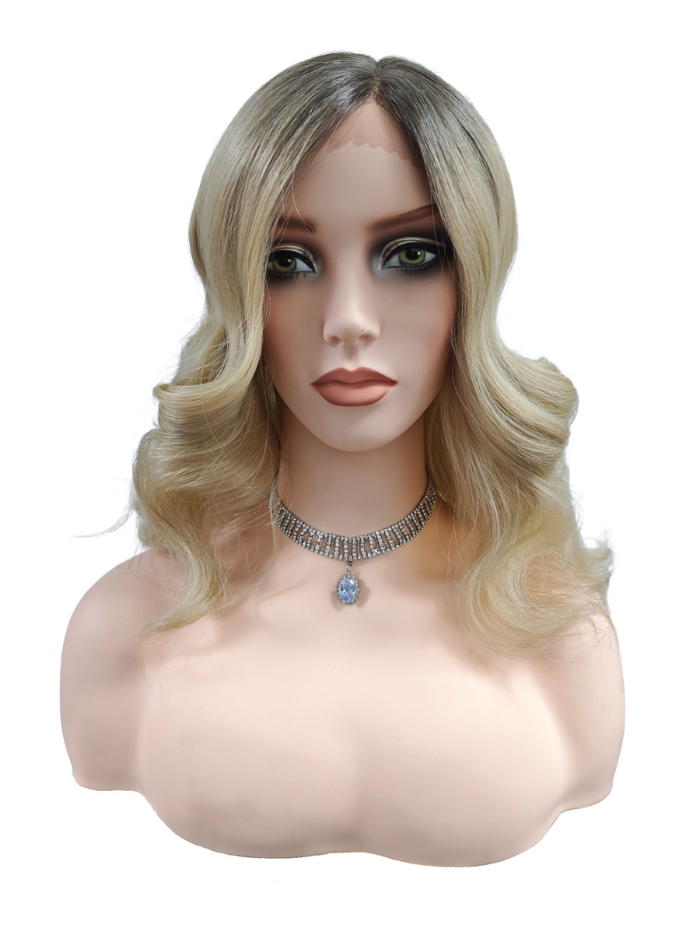 Synthetische Perücke mit elegantem mittellangem gewelltem Haar in Blond mit dunklem Ansatz (Lace Part) DLP034